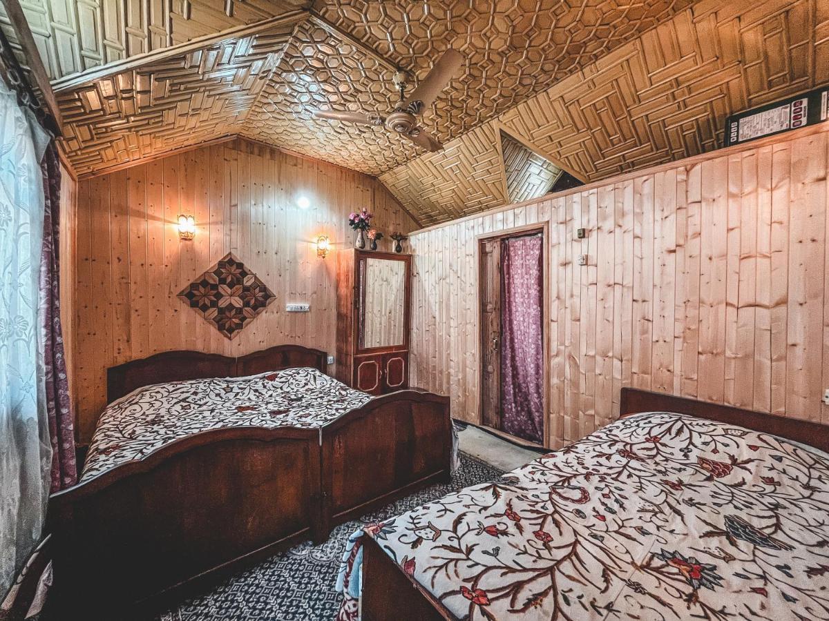 Golden Hopes Group Of Houseboats Hotel Srīnagar Екстериор снимка