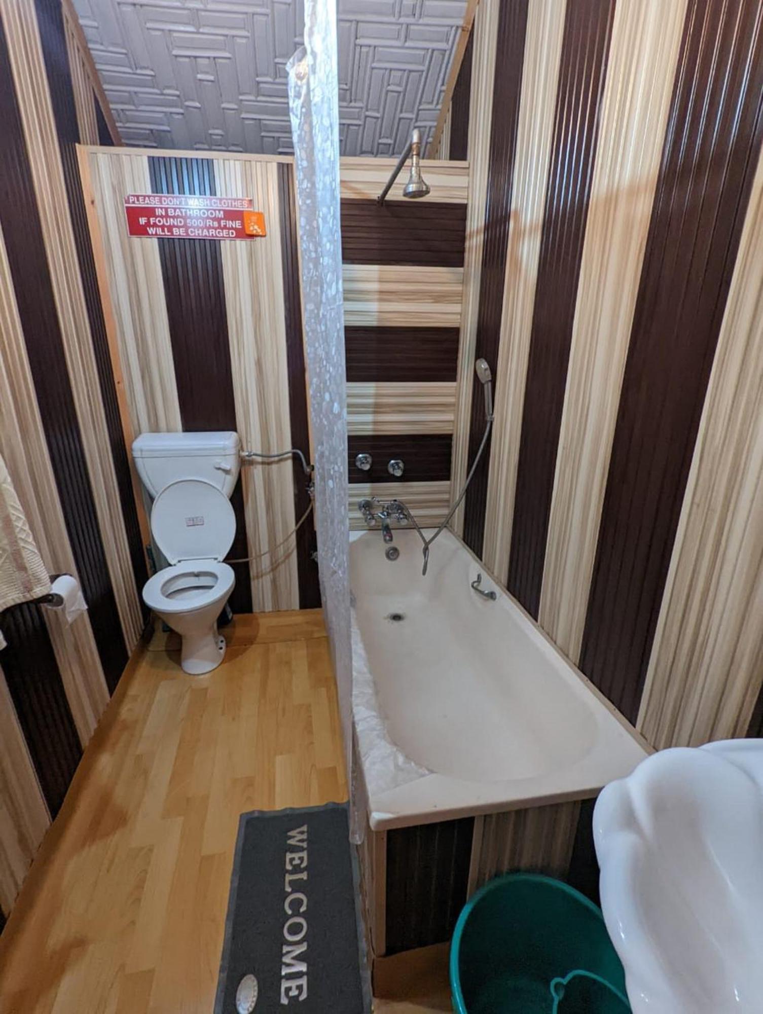Golden Hopes Group Of Houseboats Hotel Srīnagar Екстериор снимка