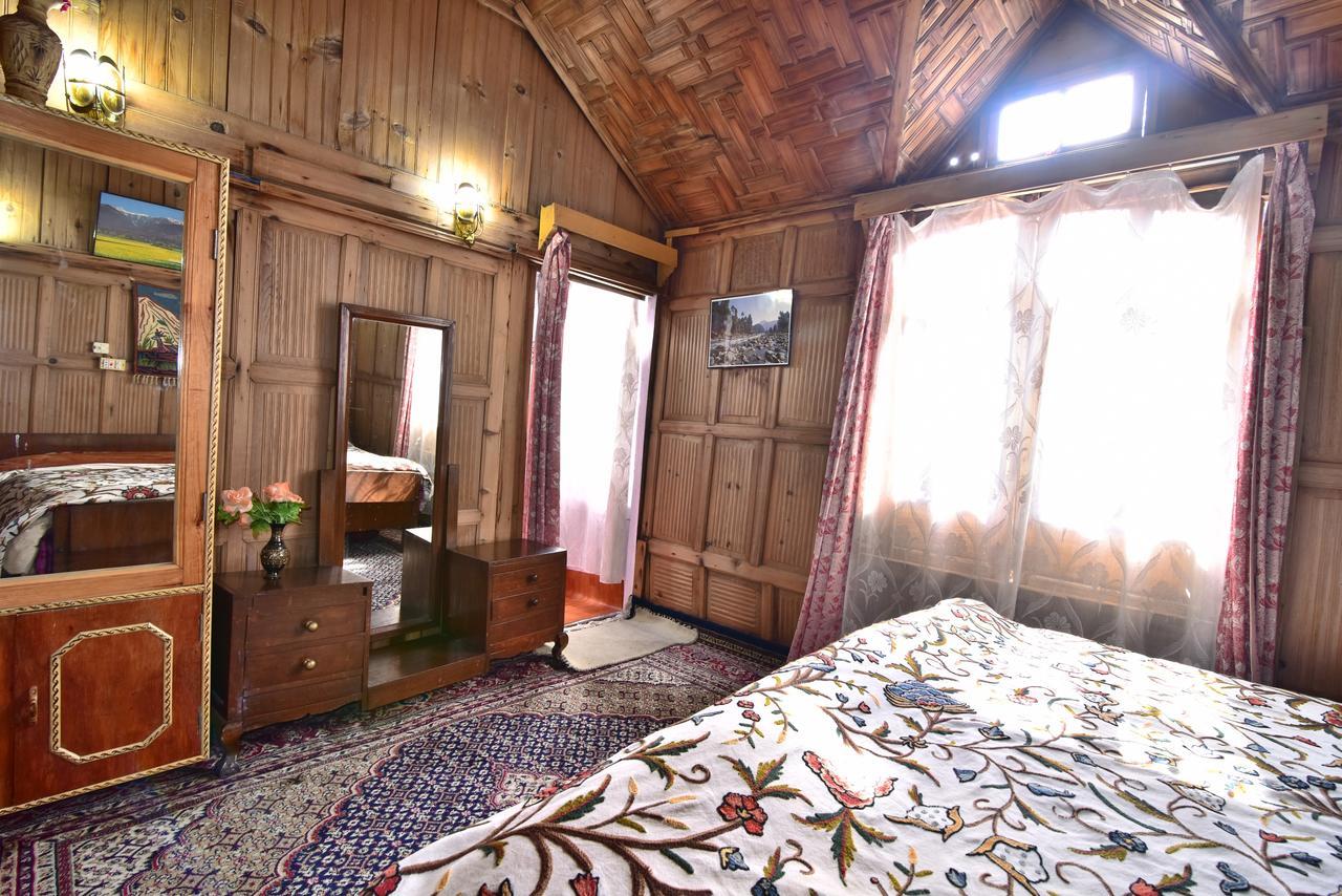 Golden Hopes Group Of Houseboats Hotel Srīnagar Екстериор снимка