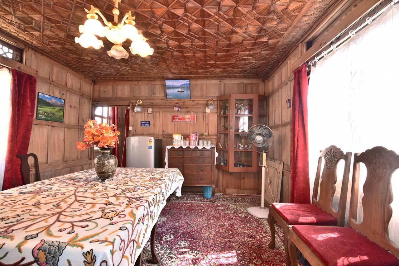 Golden Hopes Group Of Houseboats Hotel Srīnagar Екстериор снимка