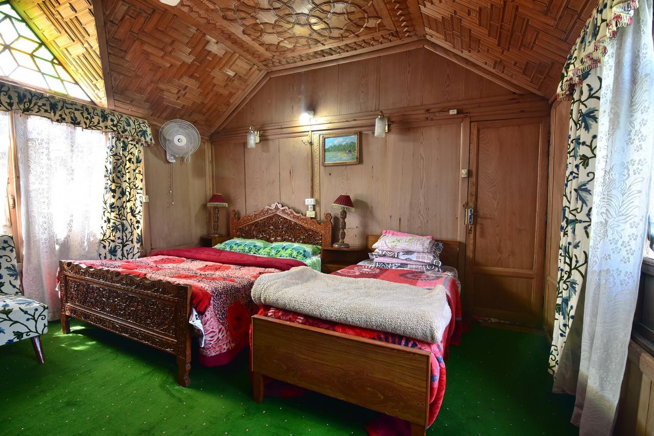 Golden Hopes Group Of Houseboats Hotel Srīnagar Екстериор снимка