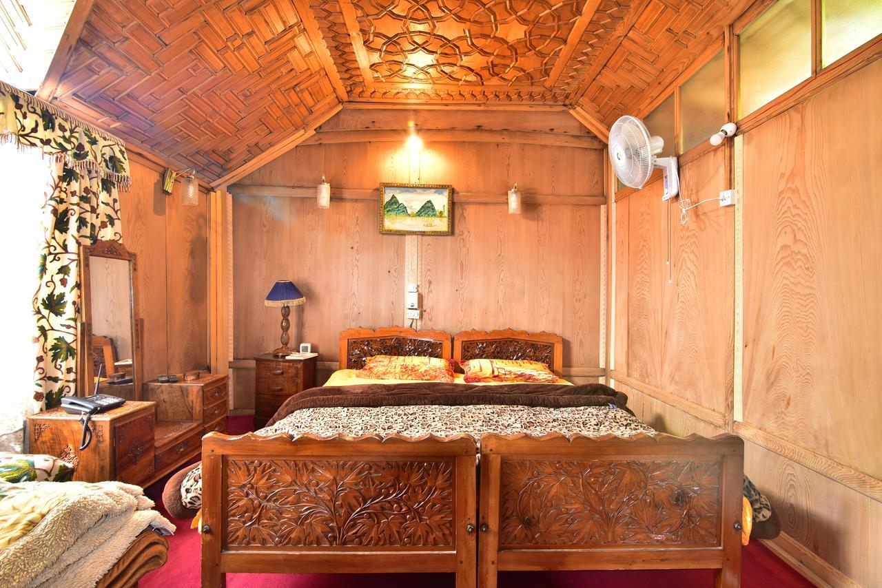 Golden Hopes Group Of Houseboats Hotel Srīnagar Екстериор снимка