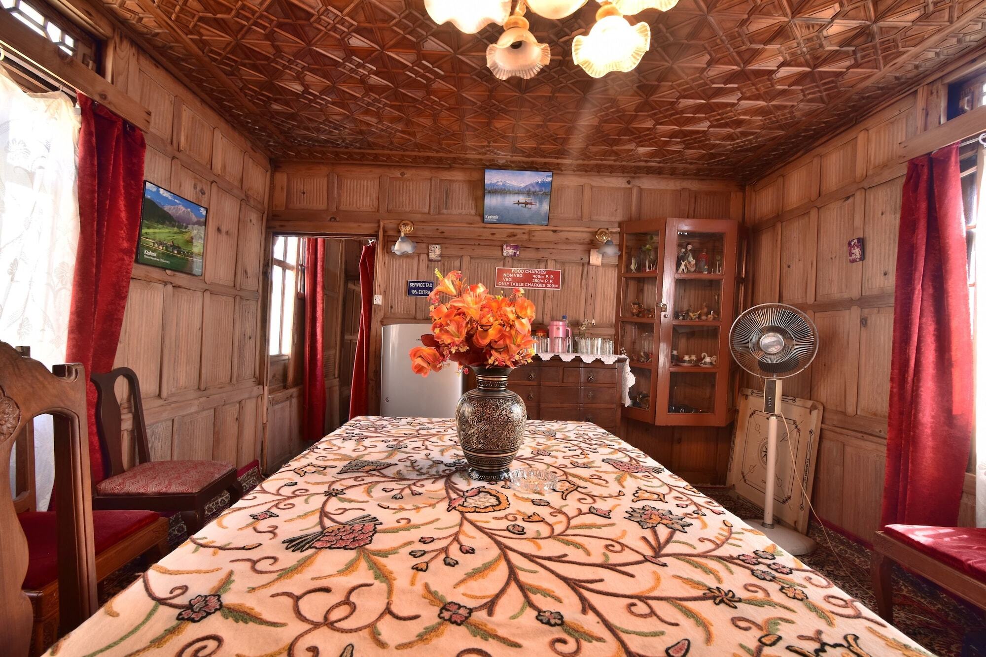 Golden Hopes Group Of Houseboats Hotel Srīnagar Екстериор снимка